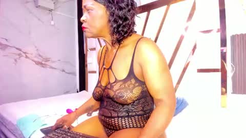 Lola online show from June 18, 11:26 am