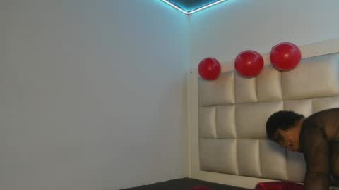 lola_js online show from May 16, 12:04 pm