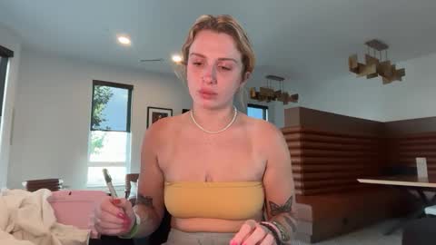 lolaa555 online show from June 3, 12:57 am