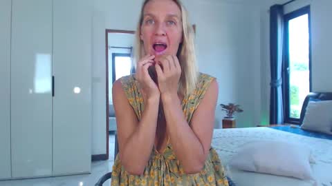 Lola online show from February 20, 8:05 am