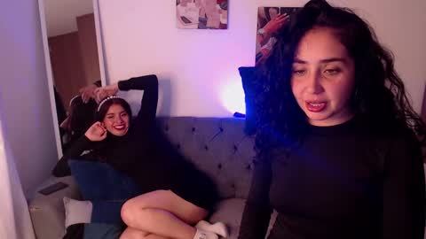 Snapshot of lolaandcamille chatting on February 25, 4:57 pm lolaandcamille online show from February 25, 4:57 pm