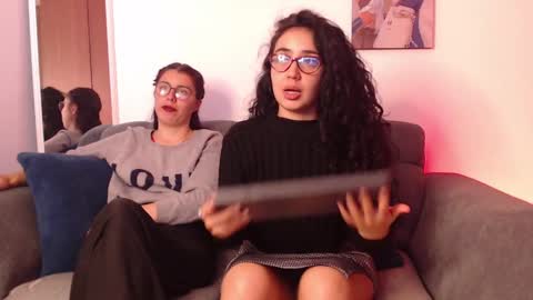 Snapshot of lolaandcamille chatting on March 3, 7:28 pm lolaandcamille online show from March 3, 7:28 pm