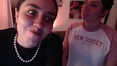 Snapshot of lolaandcamille chatting on February 24, 6:47 pm lolaandcamille online show from February 24, 6:47 pm