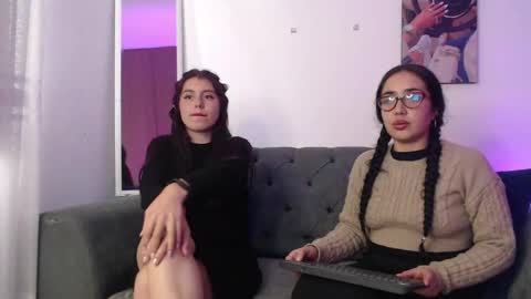 Snapshot of lolaandcamille chatting on March 6, 7:21 pm lolaandcamille online show from March 6, 7:21 pm
