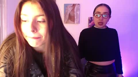 Snapshot of lolaandcamille chatting on March 5, 1:06 pm lolaandcamille online show from March 5, 1:06 pm