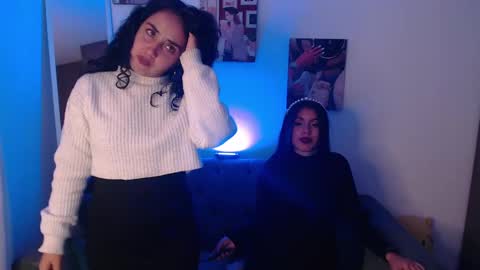 Snapshot of lolaandcamille chatting on February 25, 1:53 pm lolaandcamille online show from February 25, 1:53 pm