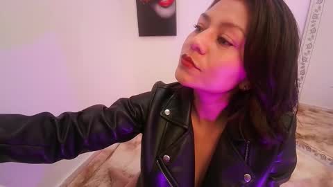 Snapshot of lolaandcamille chatting on September 25, 1:29 pm lolaandcamille online show from September 25, 1:29 pm