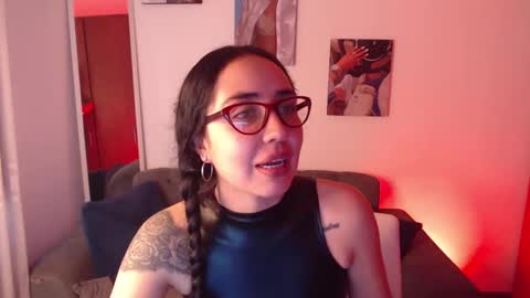 Snapshot of lolaandcamille chatting on February 27, 10:53 pm lolaandcamille online show from February 27, 10:53 pm