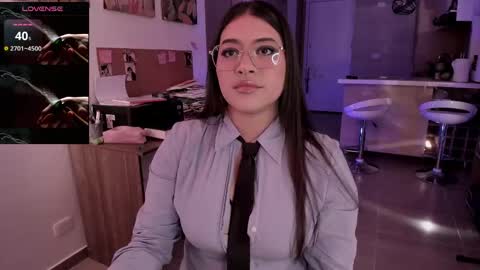 lolaasmith_21 online show from September 13, 9:28 pm