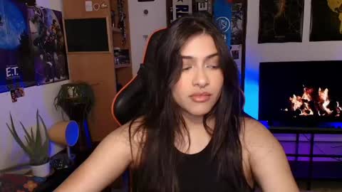 lolaasmith_21 online show from May 14, 8:40 pm