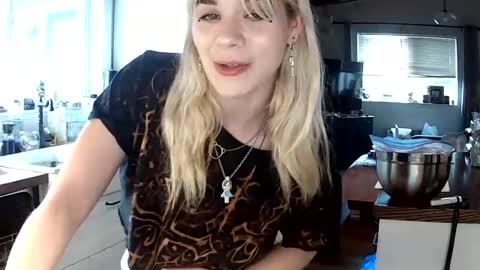 Lola Lixx online show from July 14, 2:05 am