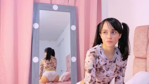 Lola online show from October 19, 3:49 pm