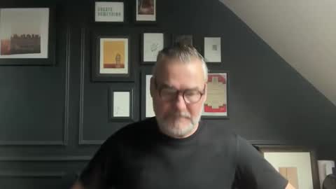 EnglishBear online show from December 15, 9:05 am