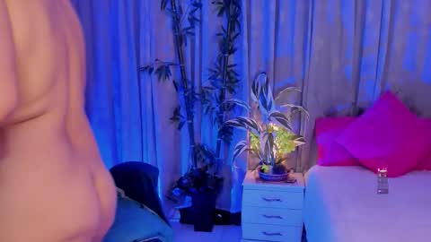 Jennifer  online show from March 4, 6:16 pm