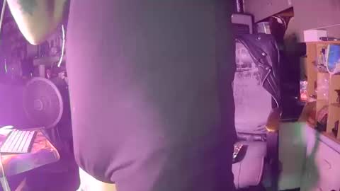 Snapshot of longbeachcd69 chatting on October 13, 8:27 am longbeachcd69 online show from October 13, 8:27 am