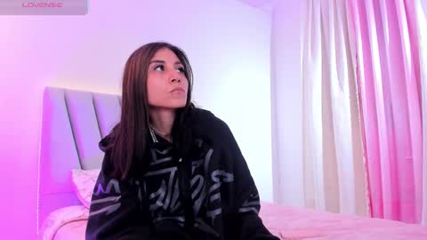 Snapshot of loolii_pink chatting on October 20, 1:05 pm Loly online show from October 20, 1:05 pm
