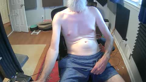 looselycut online show from June 6, 8:58 pm