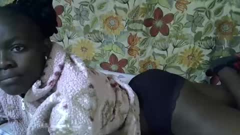 lora_amor online show from March 26, 6:30 am