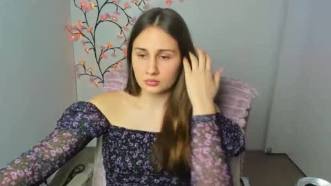 Lora online show from April 10, 6:45 pm