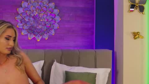 Lora online show from February 28, 9:08 pm