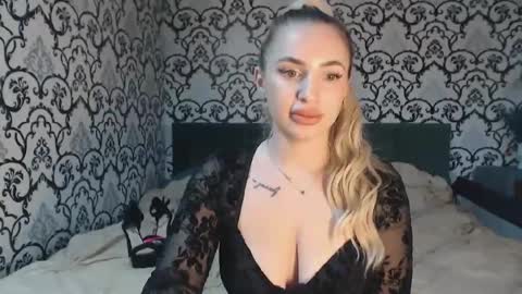 Queen LoraSinClare online show from November 7, 12:07 pm