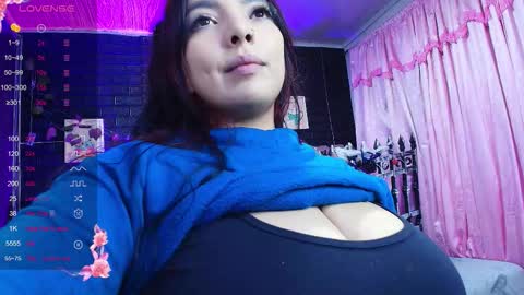 Snapshot of loren_44tits chatting on October 10, 10:25 pm Loren online show from October 10, 10:25 pm