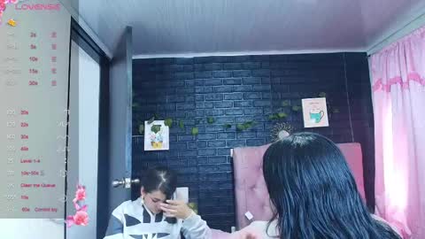 Snapshot of loren_44tits chatting on September 22, 8:35 pm Loren online show from September 22, 8:35 pm