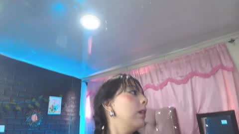 Snapshot of loren_44tits chatting on February 4, 8:59 pm Loren online show from February 4, 8:59 pm