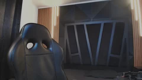  L O R E N Z O  Thumbs Up help  online show from January 12, 5:09 pm