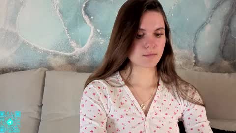 Chloe for Fan BlackHole online show from April 11, 6:23 pm