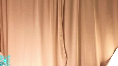 Chloe for Fan BlackHole online show from November 30, 6:59 pm