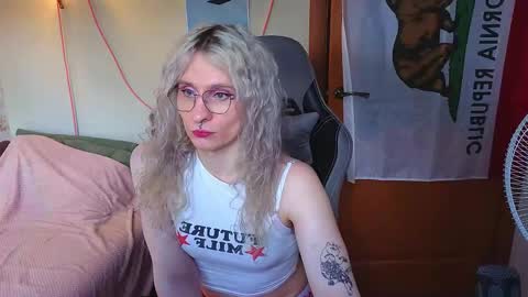 Lori -----------------------------------    online show from May 22, 3:08 pm
