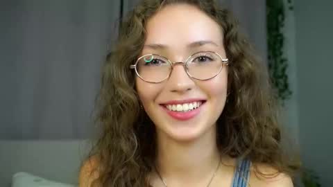 Snapshot of loriamarzinske chatting on September 12, 9:06 pm Naomi online show from September 12, 9:06 pm