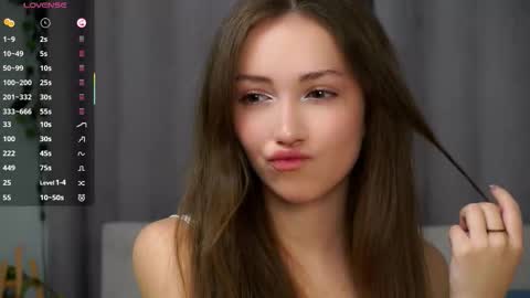 Snapshot of loriamarzinske chatting on October 5, 9:44 pm Naomi online show from October 5, 9:44 pm