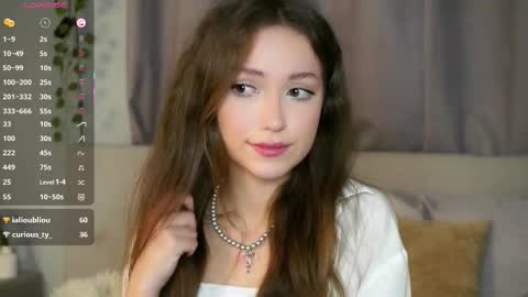 Snapshot of loriamarzinske chatting on October 11, 10:13 pm Naomi online show from October 11, 10:13 pm