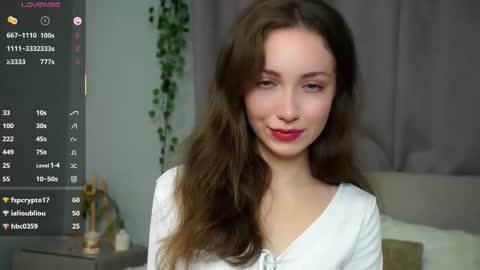 Snapshot of loriamarzinske chatting on October 6, 9:54 pm Naomi online show from October 6, 9:54 pm