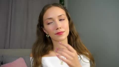 Snapshot of loriamarzinske chatting on September 11, 8:32 pm Naomi online show from September 11, 8:32 pm