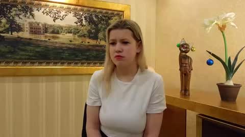 Hello guys Im Maya and this my first month here online show from January 17, 4:22 am