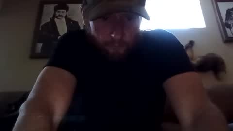 Snapshot of lotostepdad chatting on February 23, 9:37 pm lotostepdad online show from February 23, 9:37 pm