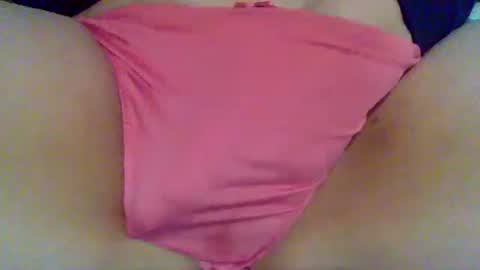 Snapshot of lottie_bee chatting on March 3, 12:59 am lottie_bee online show from March 3, 12:59 am