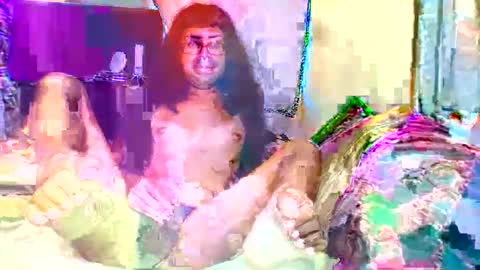 Snapshot of lovablecharming chatting on October 22, 10:44 pm LovableCharming online show from October 22, 10:44 pm