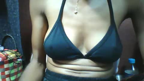 lovaelisa online show from February 5, 7:45 am