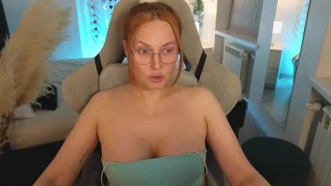 Snapshot of love_call chatting on February 16, 11:27 am love_call online show from February 16, 11:27 am