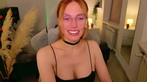 Snapshot of love_call chatting on October 18, 5:44 am love_call online show from October 18, 5:44 am