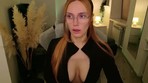 Snapshot of love_call chatting on October 4, 5:27 am love_call online show from October 4, 5:27 am