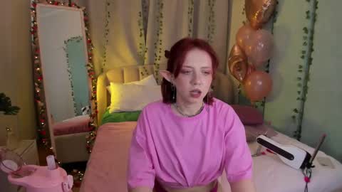 Snapshot of love_is_lola chatting on February 27, 4:13 am Lola online show from February 27, 4:13 am
