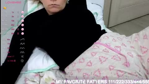 jessmy pleasure is in your hands s online show from January 8, 1:28 pm