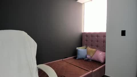 Kristen LoveBerry online show from September 26, 7:00 pm