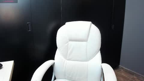 Kristen LoveBerry online show from October 20, 2:05 am