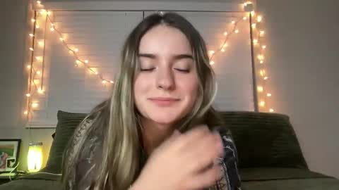 Olivia Rose online show from April 19, 2:56 am